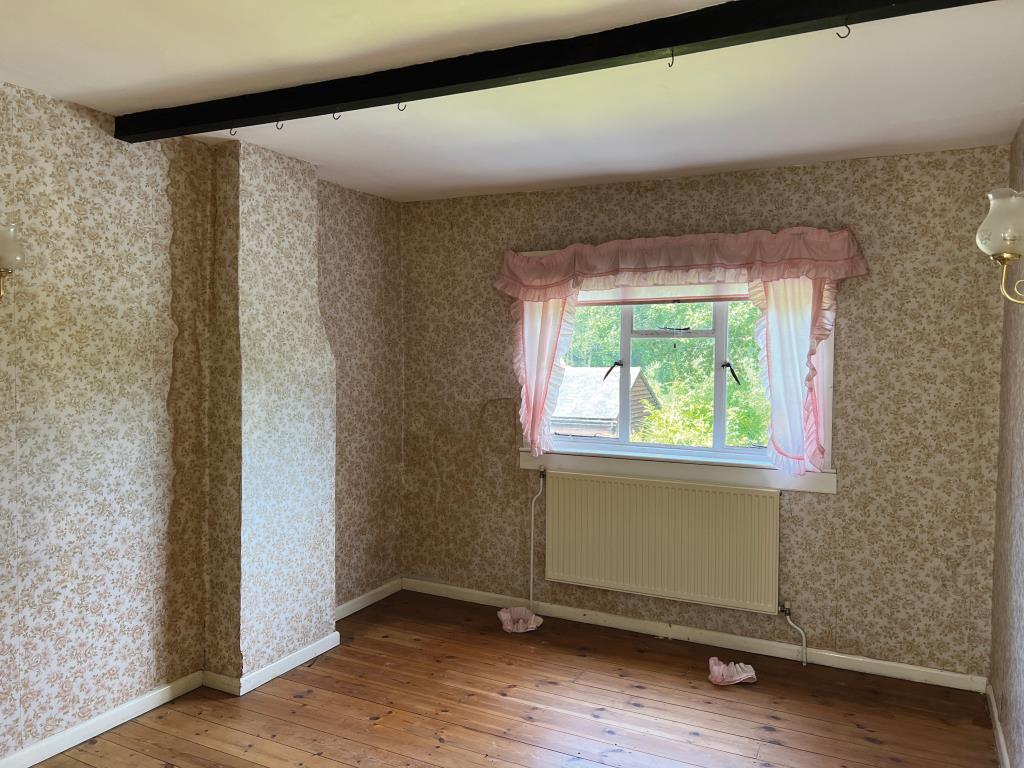 Lot: 65 - THREE-BEDROOM COTTAGE ON PLOT OF 0.34 ACRES FOR IMPROVEMENT - Bedroom two with window to rear garden